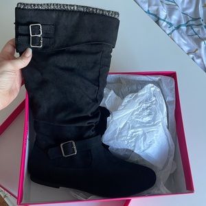 Got to go!! NWB Shoe Dazzle Booties, Aurinda, Black Size 8